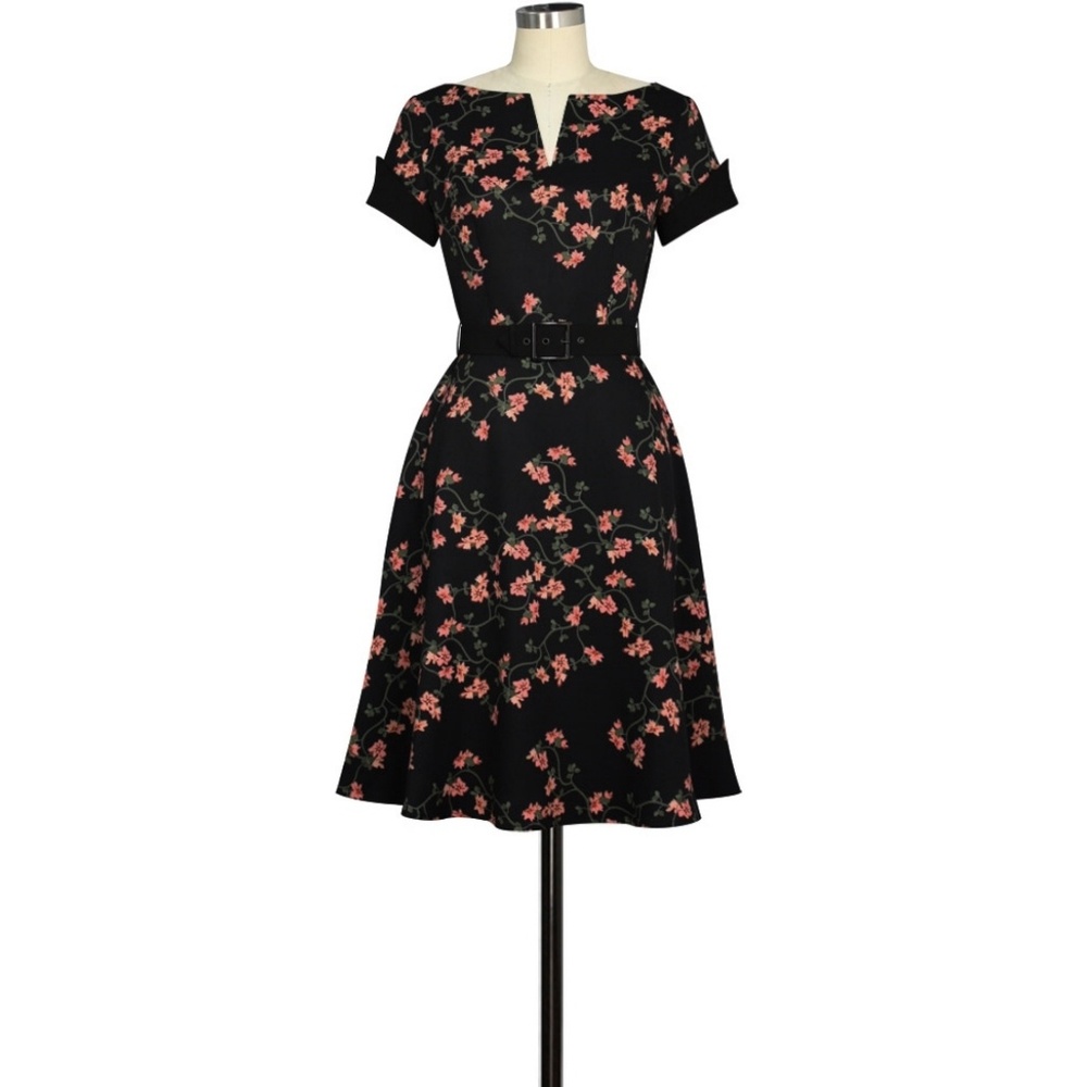 ❤️ Plus Size Short Sleeve Floral Pin Up Dress